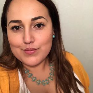 Meet your Posher, Elizabeth